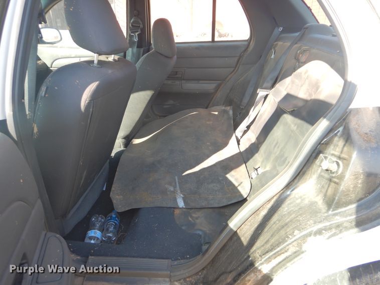 image for item HY9981 2004 Ford Crown Victoria Police Interceptor