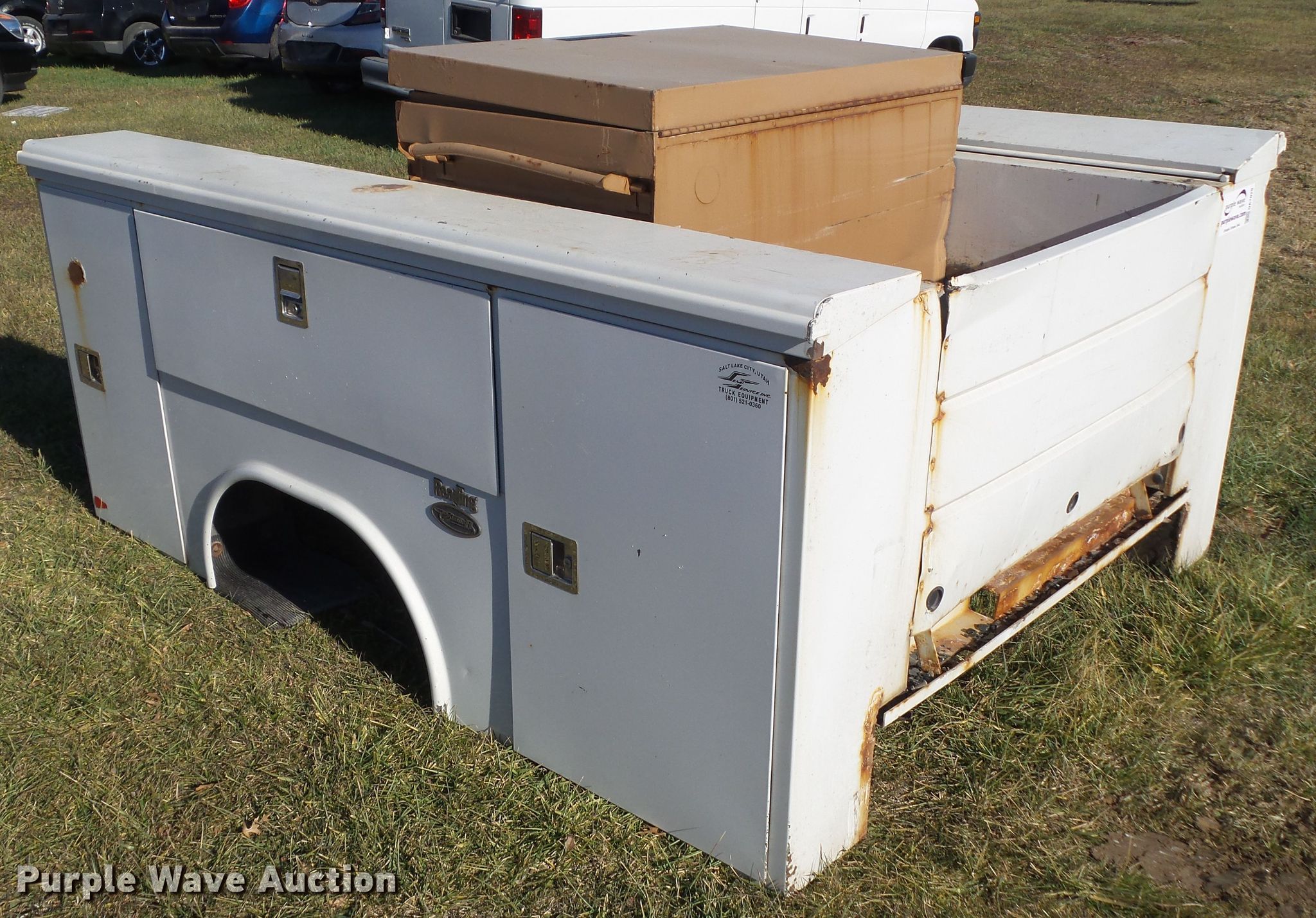 Reading utility bed in Bloomfield, IA Item DA7028 sold Purple Wave