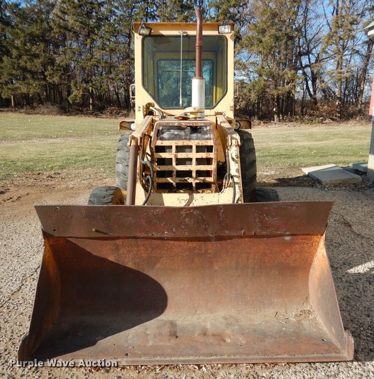 image for item AF9921 White 263-72158  tractor