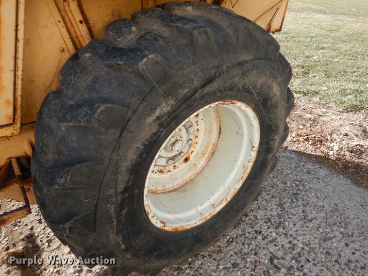 image for item AF9921 White 263-72158  tractor