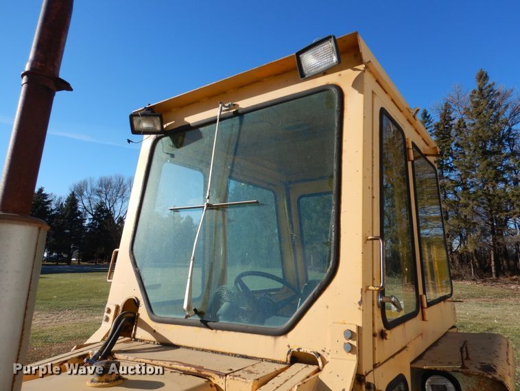 image for item AF9921 White 263-72158  tractor