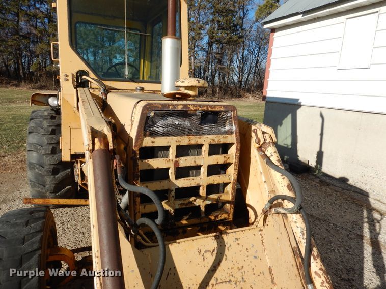 image for item AF9921 White 263-72158  tractor