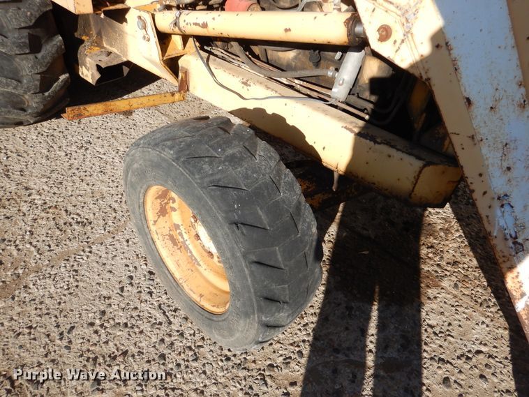 image for item AF9921 White 263-72158  tractor