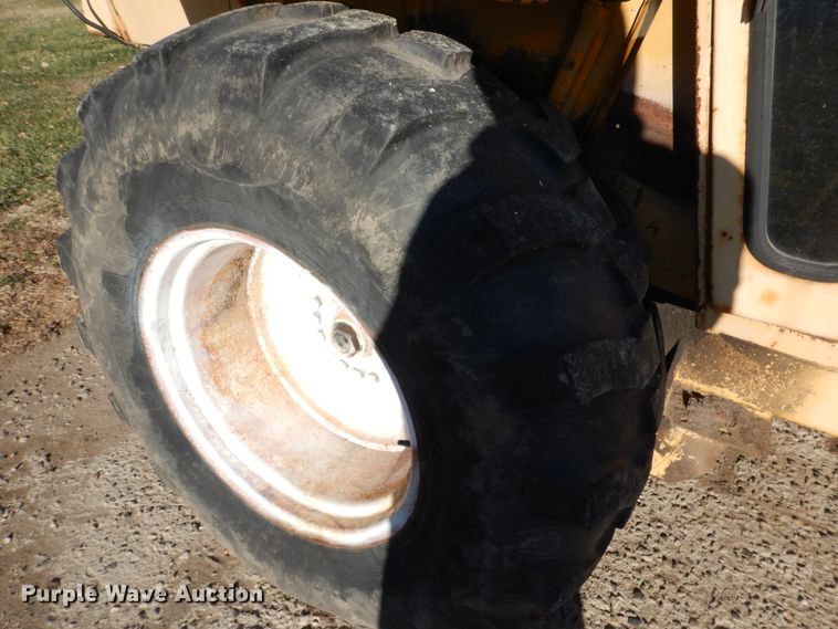 image for item AF9921 White 263-72158  tractor