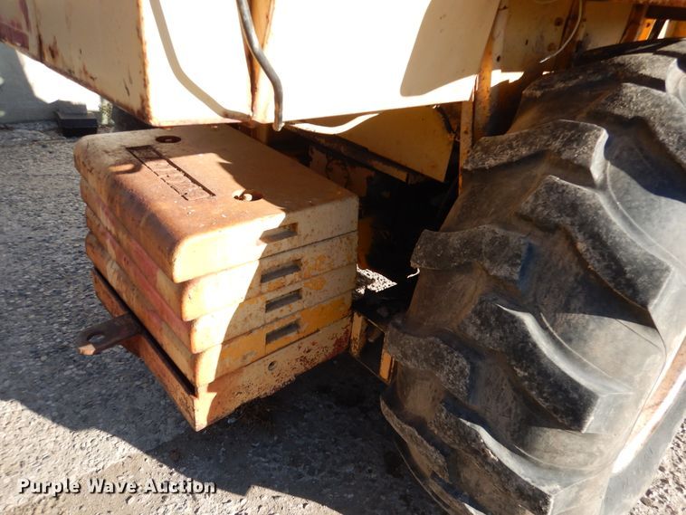 image for item AF9921 White 263-72158  tractor