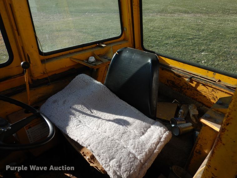 image for item AF9921 White 263-72158  tractor