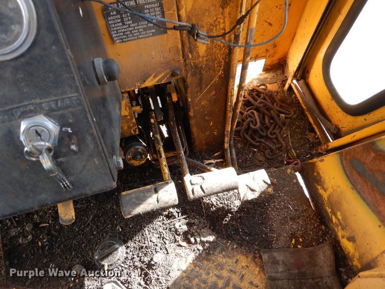 image for item AF9921 White 263-72158  tractor