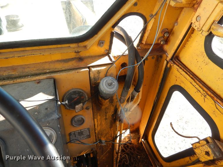 image for item AF9921 White 263-72158  tractor