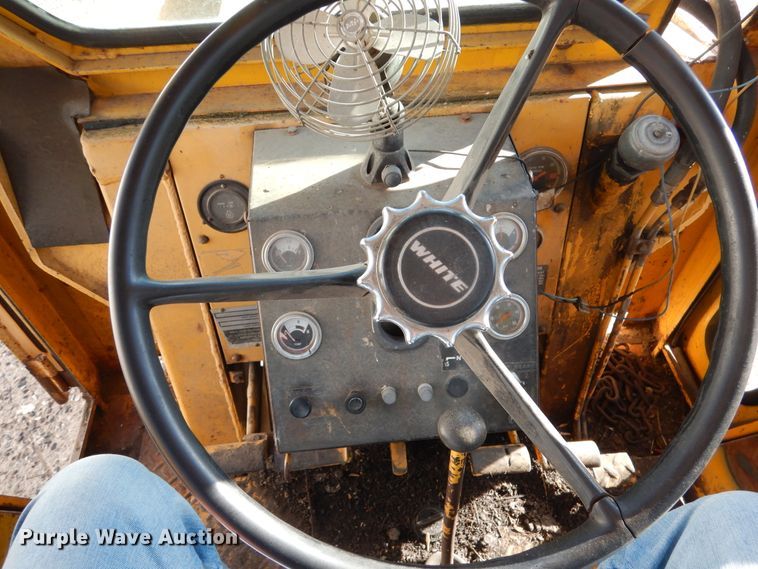 image for item AF9921 White 263-72158  tractor