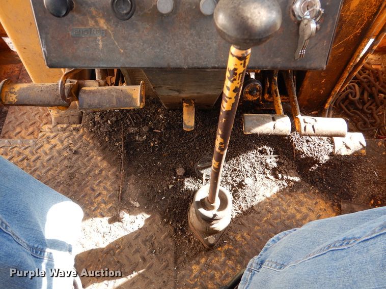 image for item AF9921 White 263-72158  tractor