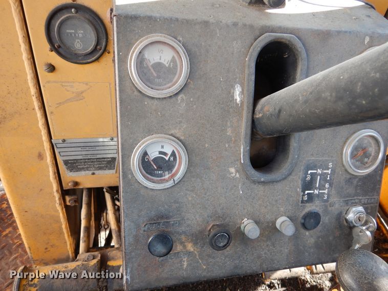 image for item AF9921 White 263-72158  tractor