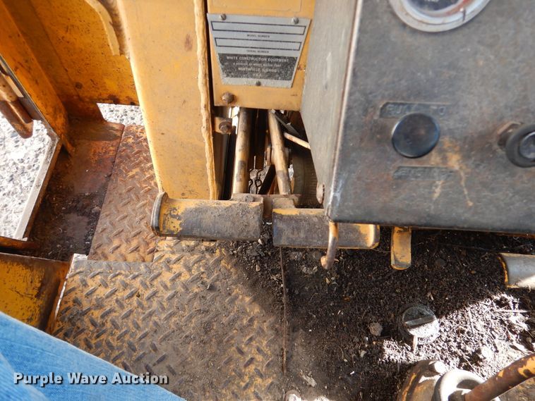 image for item AF9921 White 263-72158  tractor