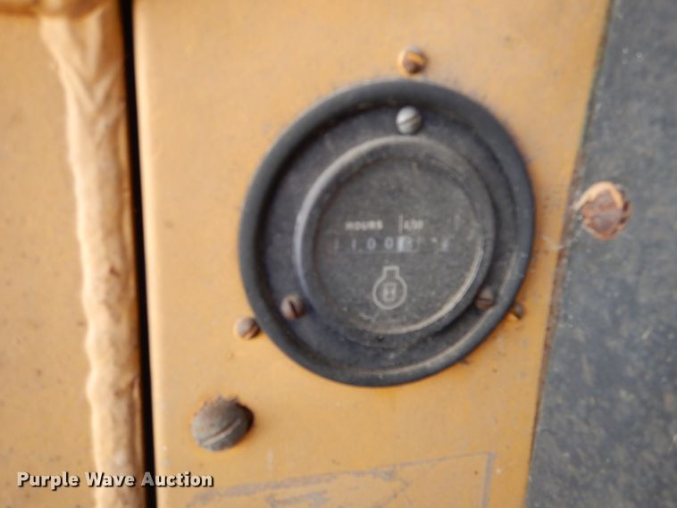 image for item AF9921 White 263-72158  tractor