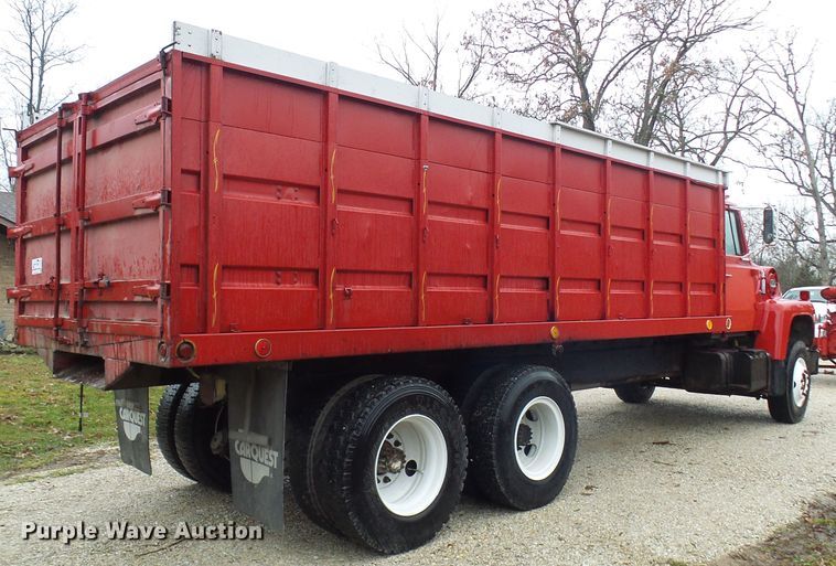 image for item DC2856 1973 Ford 8000  grain truck