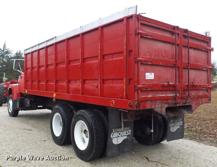 image for item DC2856 1973 Ford 8000  grain truck