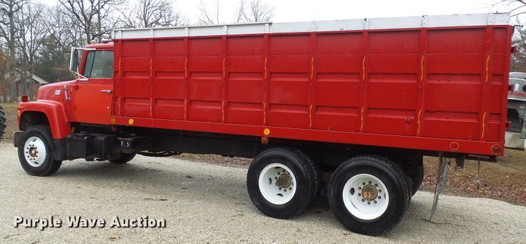 image for item DC2856 1973 Ford 8000  grain truck