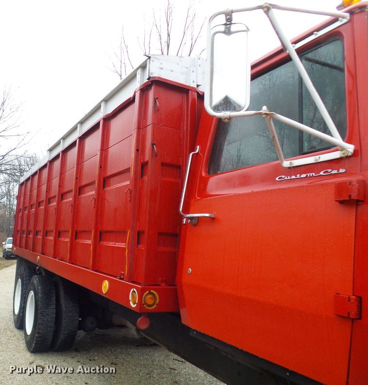 image for item DC2856 1973 Ford 8000  grain truck