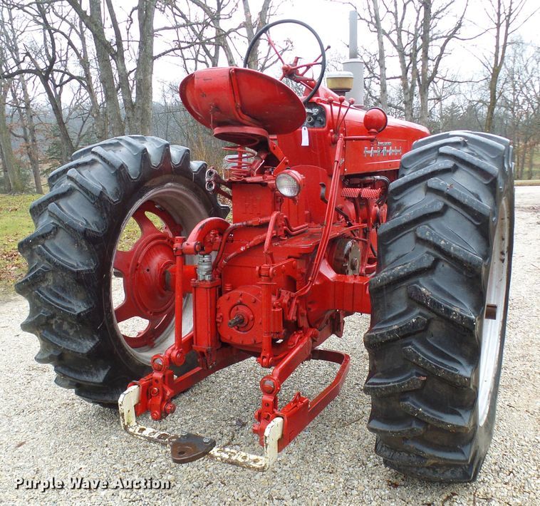 image for item DC2857 Farmall 400  tractor