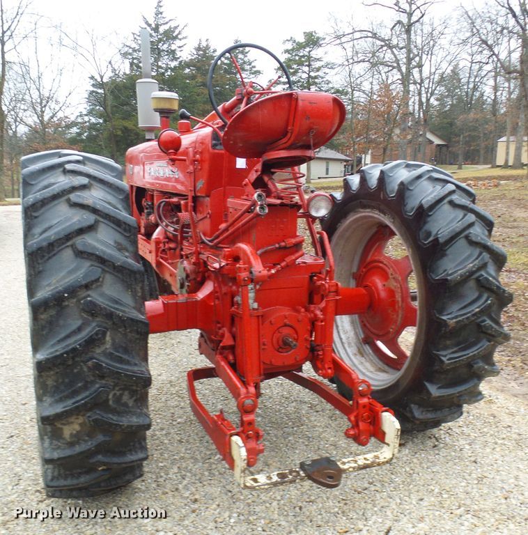 image for item DC2857 Farmall 400  tractor