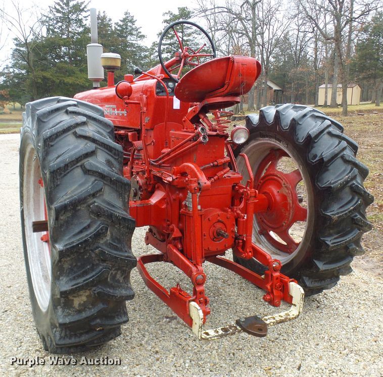 image for item DC2857 Farmall 400  tractor
