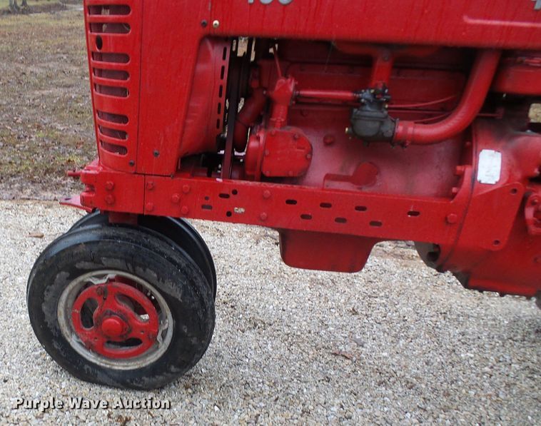 image for item DC2857 Farmall 400  tractor