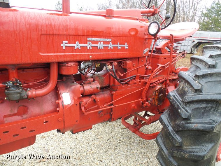 image for item DC2857 Farmall 400  tractor