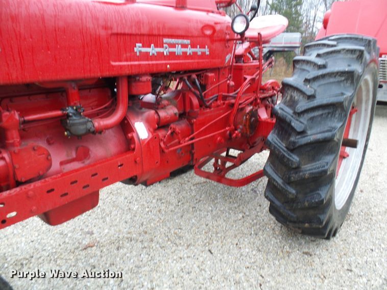 image for item DC2857 Farmall 400  tractor
