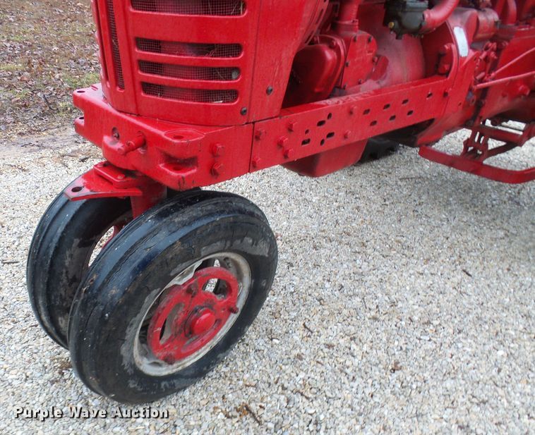 image for item DC2857 Farmall 400  tractor