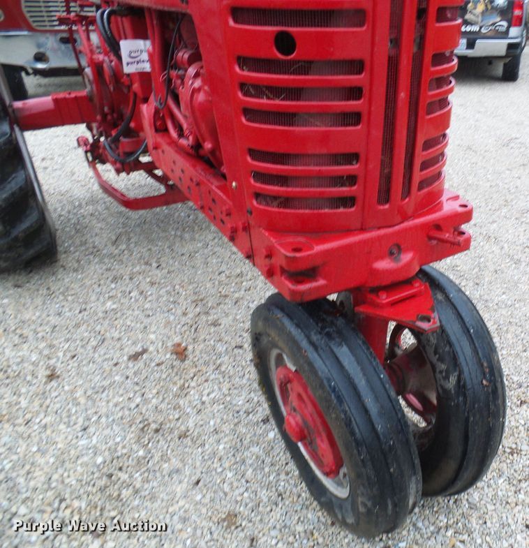image for item DC2857 Farmall 400  tractor