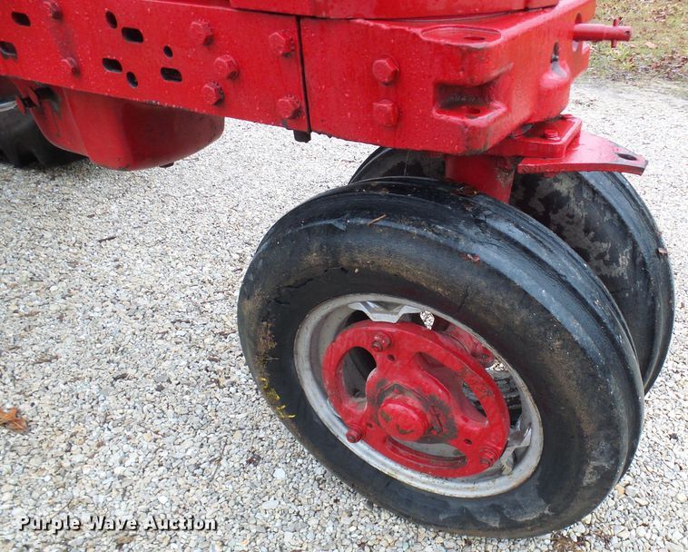 image for item DC2857 Farmall 400  tractor