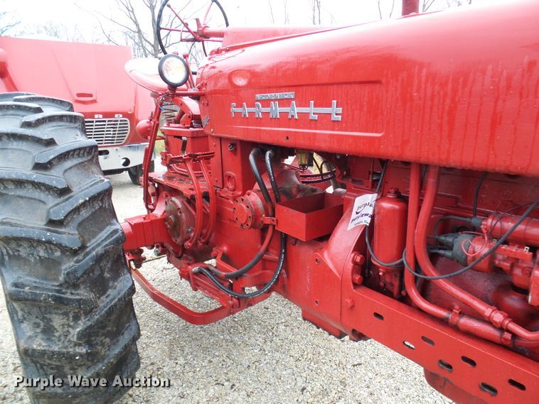 image for item DC2857 Farmall 400  tractor