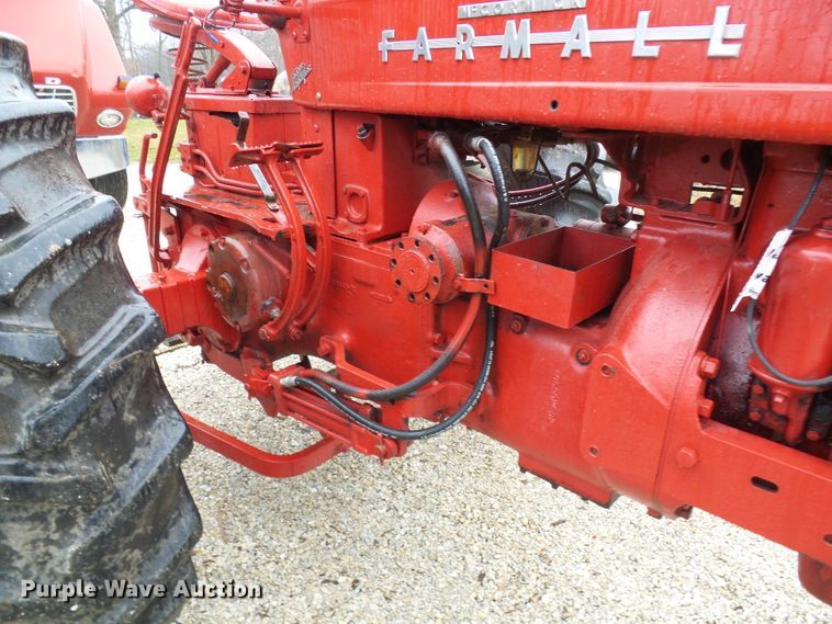 image for item DC2857 Farmall 400  tractor