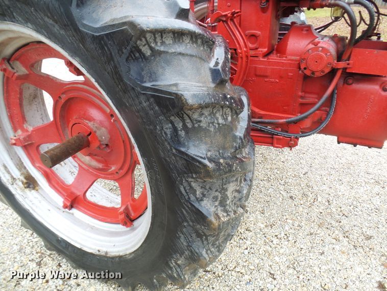 image for item DC2857 Farmall 400  tractor