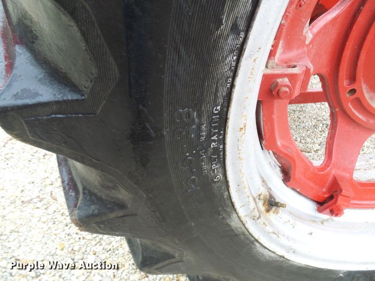 image for item DC2857 Farmall 400  tractor