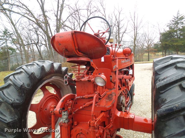 image for item DC2857 Farmall 400  tractor