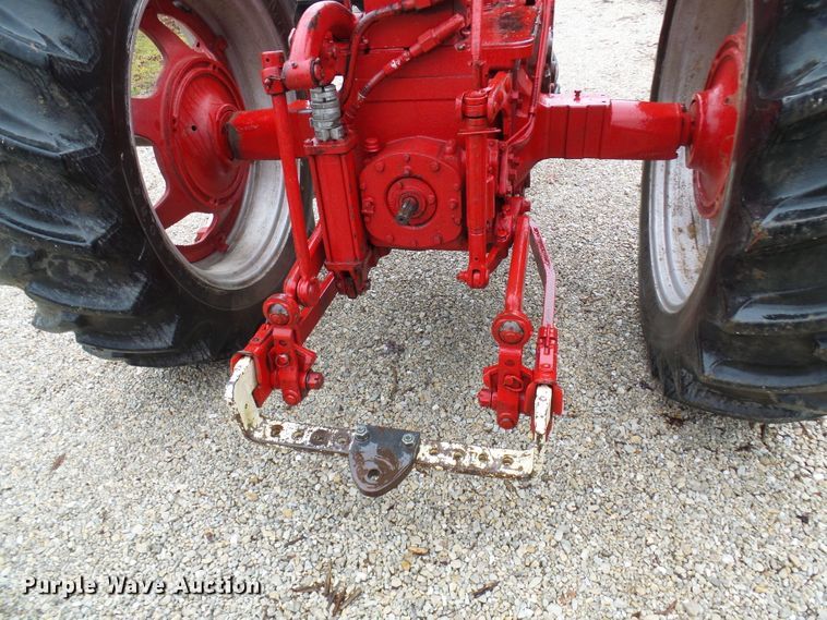 image for item DC2857 Farmall 400  tractor
