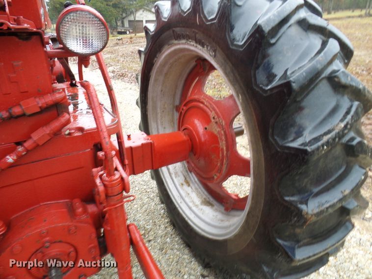 image for item DC2857 Farmall 400  tractor