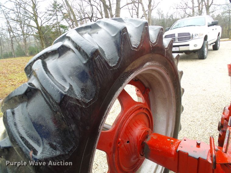 image for item DC2857 Farmall 400  tractor