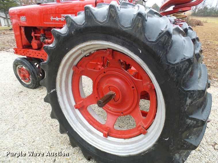 image for item DC2857 Farmall 400  tractor