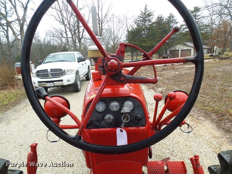 image for item DC2857 Farmall 400  tractor