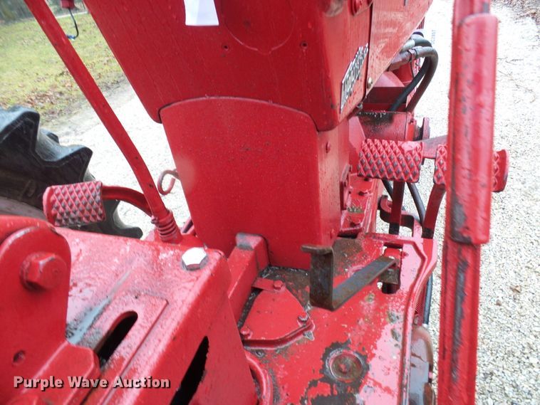 image for item DC2857 Farmall 400  tractor