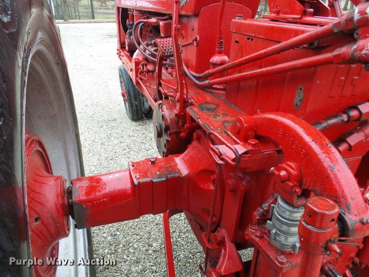 image for item DC2857 Farmall 400  tractor
