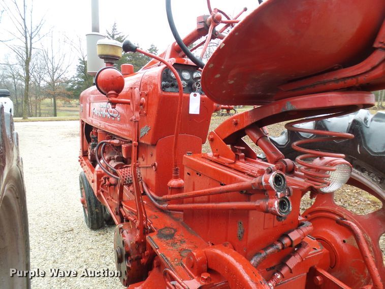 image for item DC2857 Farmall 400  tractor