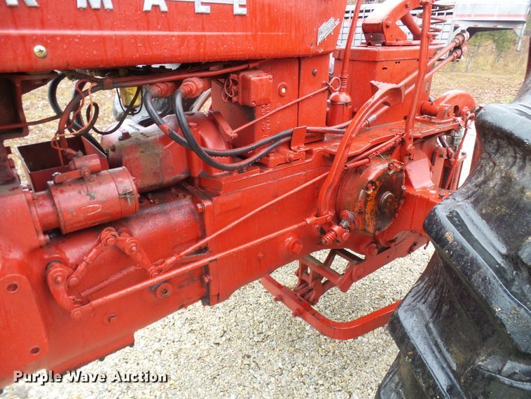 image for item DC2857 Farmall 400  tractor