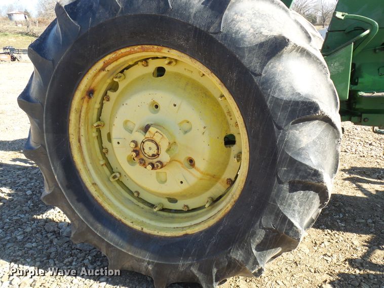 image for item DC2861 1969 John Deere 4520  tractor