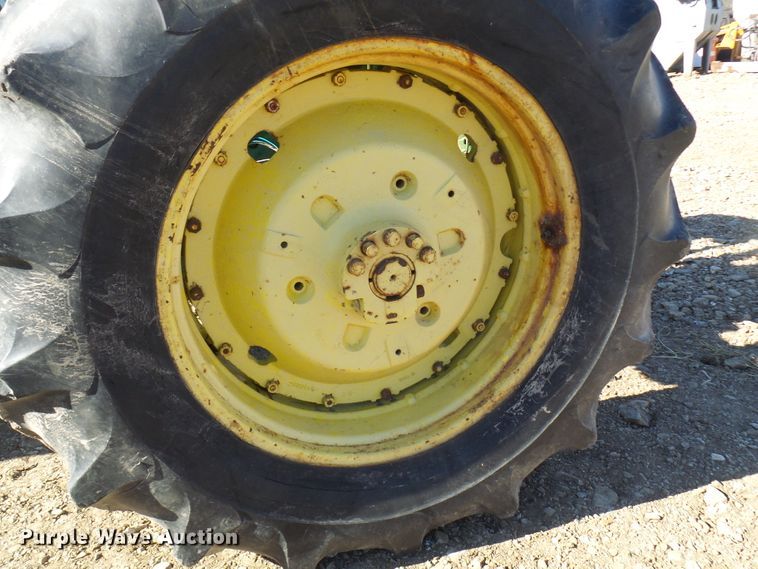 image for item DC2861 1969 John Deere 4520  tractor