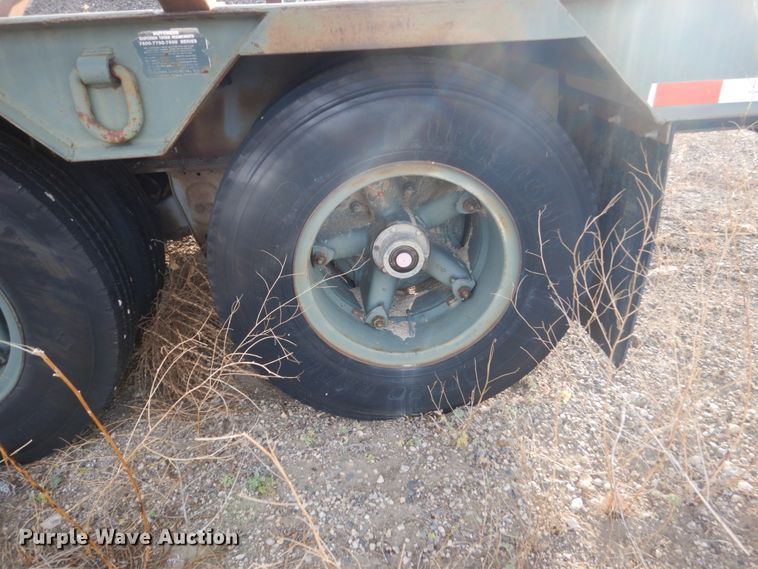 image for item DC4506 1984 Vulcan flatbed trailer