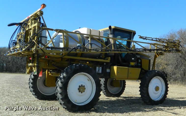image for item DF4579 2004 Ag-Chem RoGator 864  sprayer