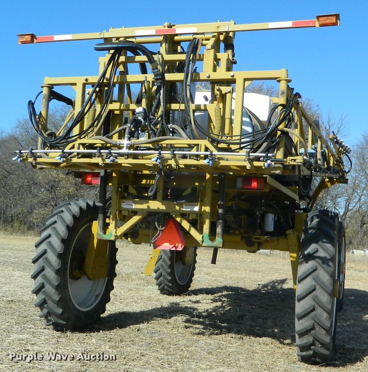 image for item DF4579 2004 Ag-Chem RoGator 864  sprayer