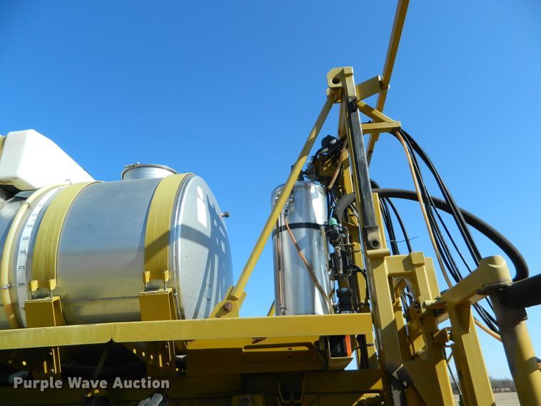 image for item DF4579 2004 Ag-Chem RoGator 864  sprayer